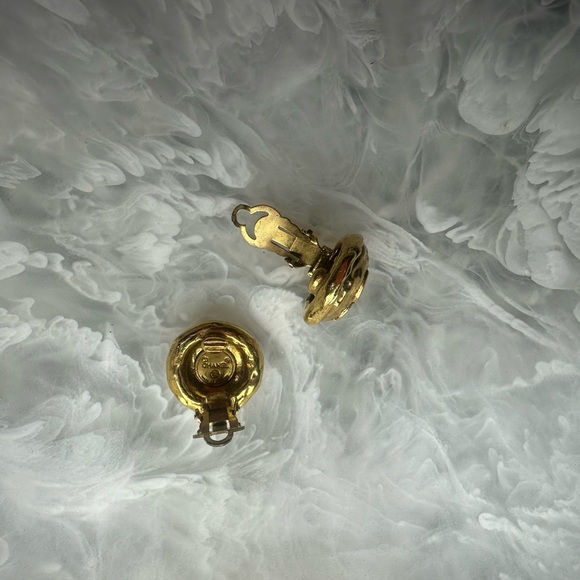 Vintage Chanel Clip On Gold Earrings - Picture 8 of 8